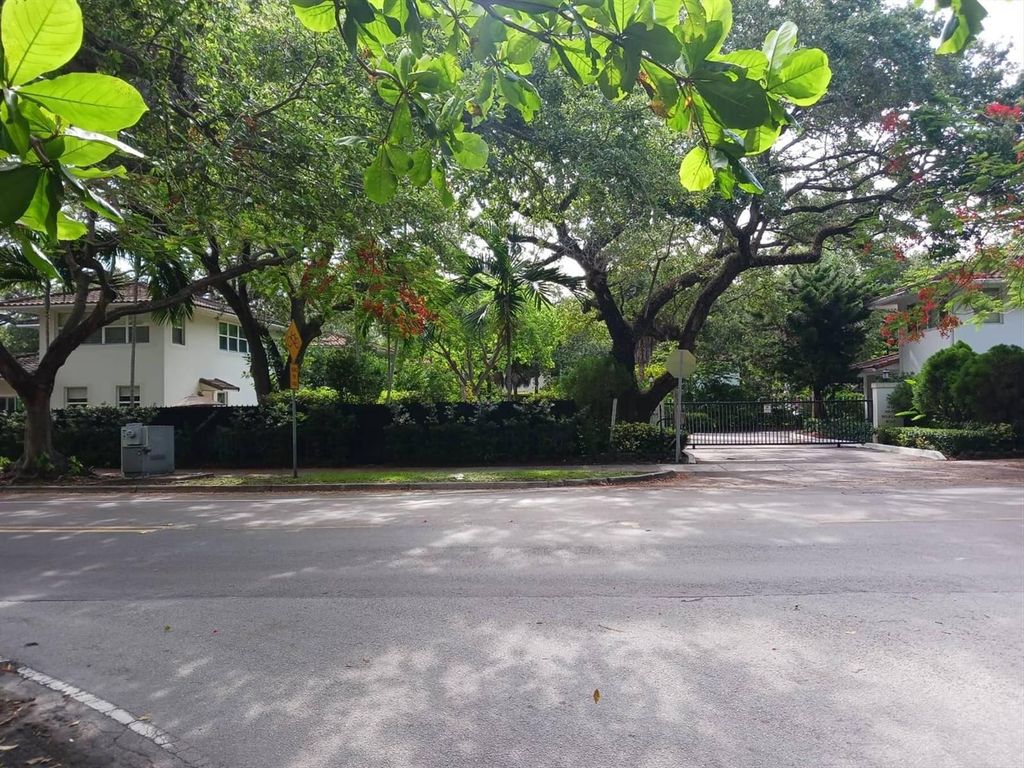 3611 SW 37th Avenue 19, Coconut Grove, FL 33133