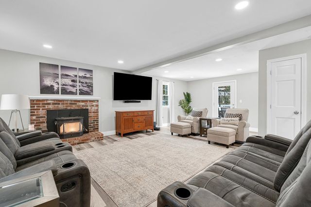 18 Northwood Drive, Merrimack, NH 03054