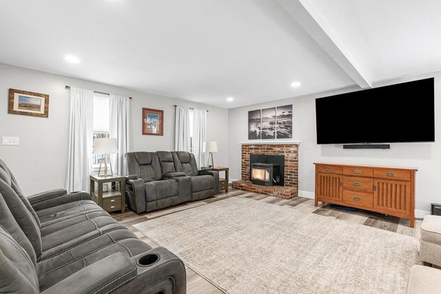 18 Northwood Drive, Merrimack, NH 03054