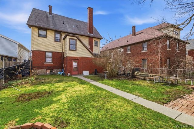 1882 Niagara Avenue, Niagara Falls, NY 14305