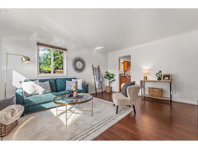2421 Se 52ND Ave, Portland, OR 97206