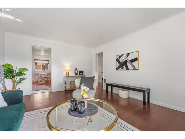 2421 Se 52ND Ave, Portland, OR 97206