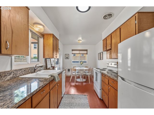 2421 Se 52ND Ave, Portland, OR 97206