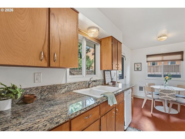 2421 Se 52ND Ave, Portland, OR 97206