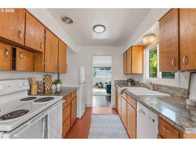 2421 Se 52ND Ave, Portland, OR 97206