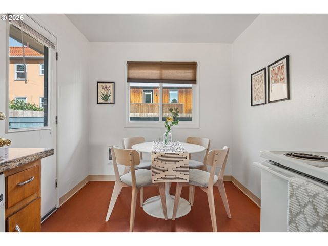 2421 Se 52ND Ave, Portland, OR 97206