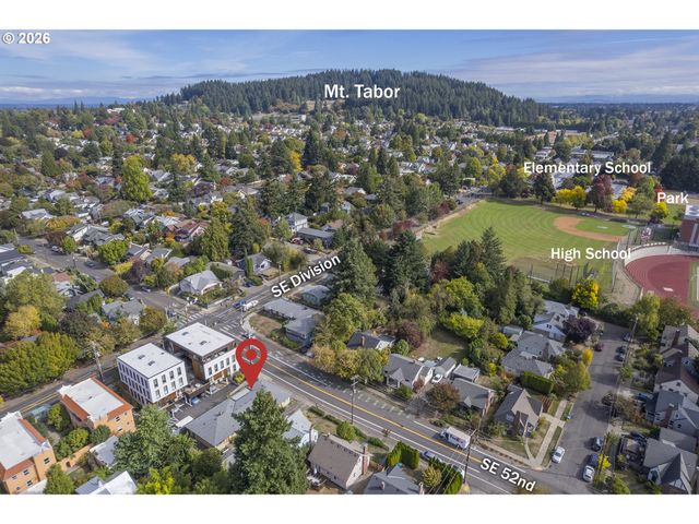 2421 Se 52ND Ave, Portland, OR 97206