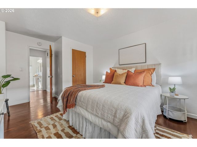 2421 Se 52ND Ave, Portland, OR 97206