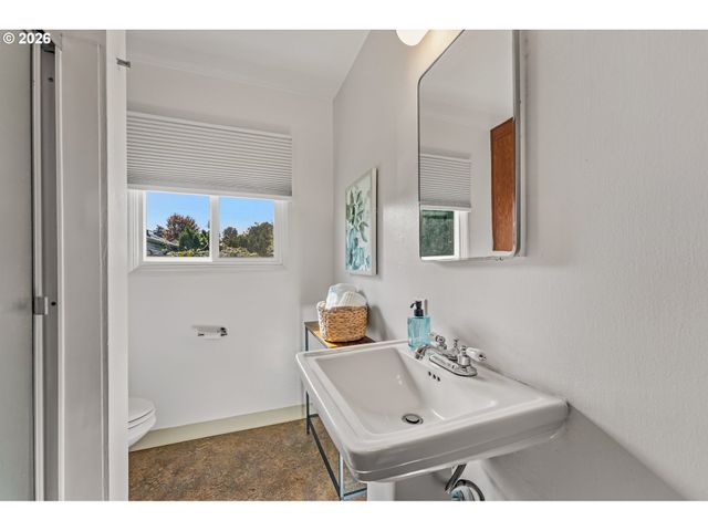2421 Se 52ND Ave, Portland, OR 97206