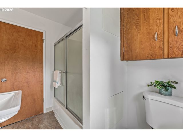 2421 Se 52ND Ave, Portland, OR 97206