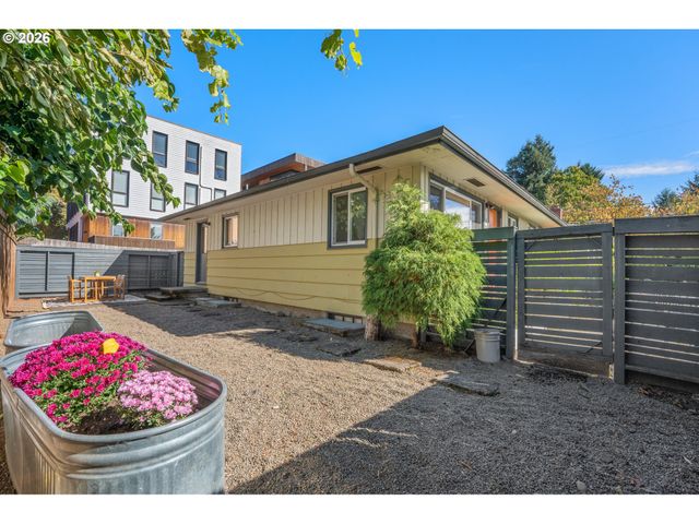 2421 Se 52ND Ave, Portland, OR 97206