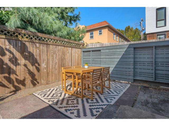 2421 Se 52ND Ave, Portland, OR 97206