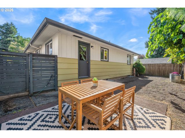2421 Se 52ND Ave, Portland, OR 97206