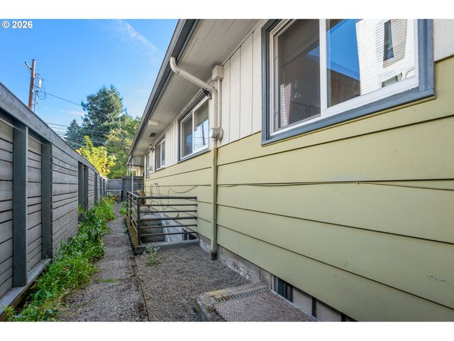 2421 Se 52ND Ave, Portland, OR 97206
