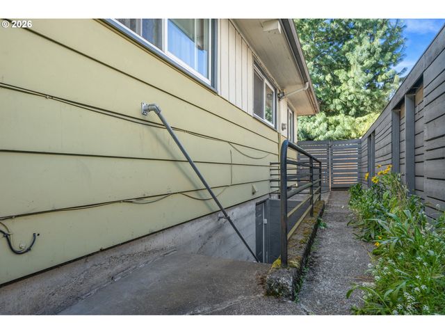2421 Se 52ND Ave, Portland, OR 97206