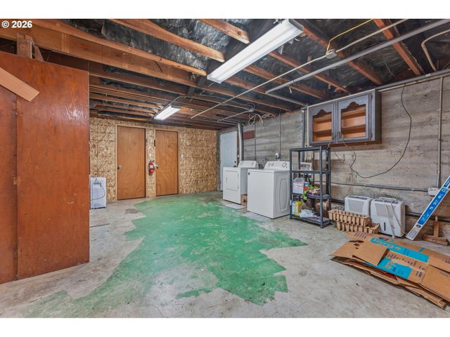 2421 Se 52ND Ave, Portland, OR 97206