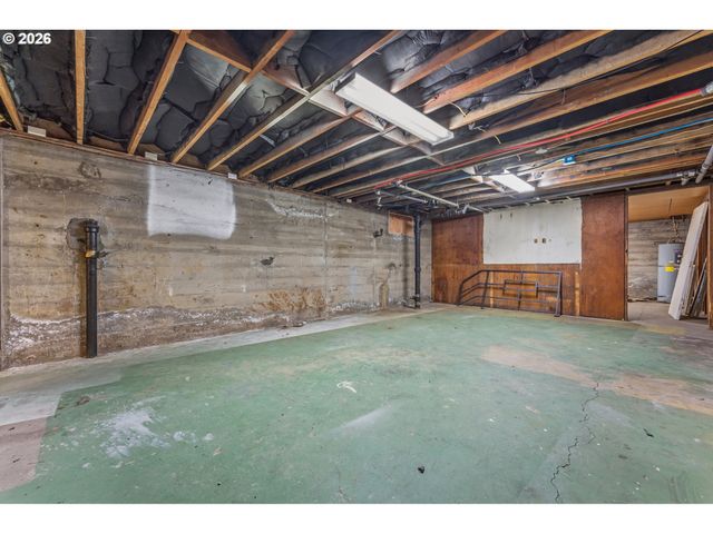 2421 Se 52ND Ave, Portland, OR 97206