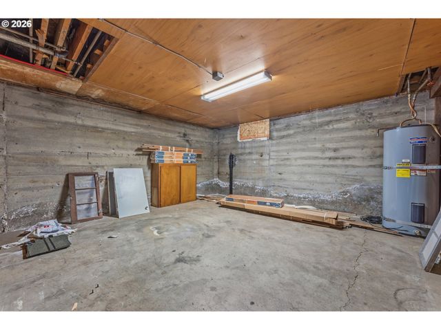 2421 Se 52ND Ave, Portland, OR 97206