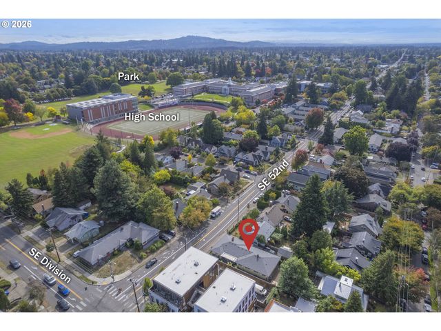 2421 Se 52ND Ave, Portland, OR 97206