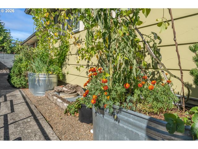 2421 Se 52ND Ave, Portland, OR 97206