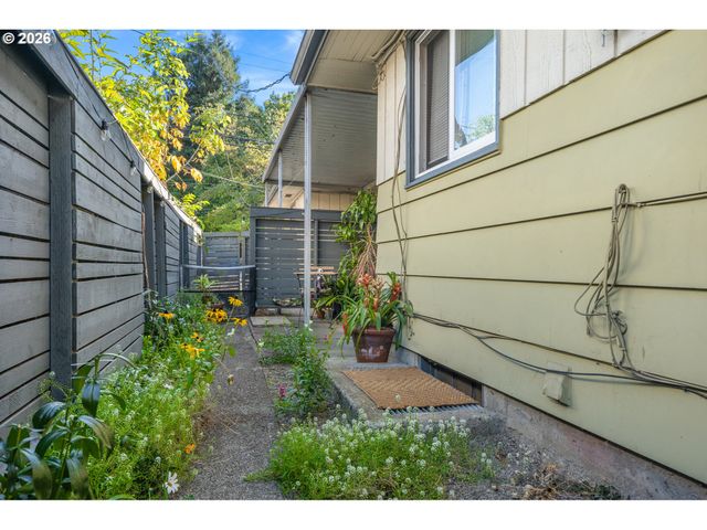 2421 Se 52ND Ave, Portland, OR 97206