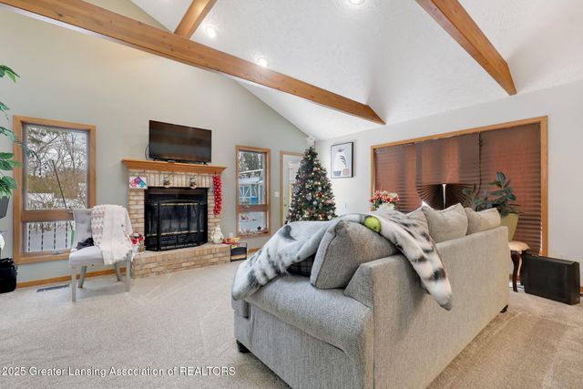 2816 Memory Lane, Lansing, MI 48911