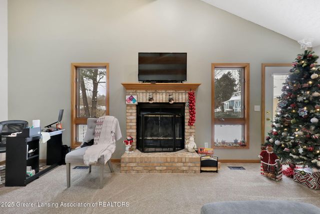 2816 Memory Lane, Lansing, MI 48911