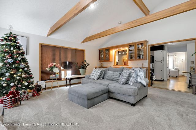 2816 Memory Lane, Lansing, MI 48911