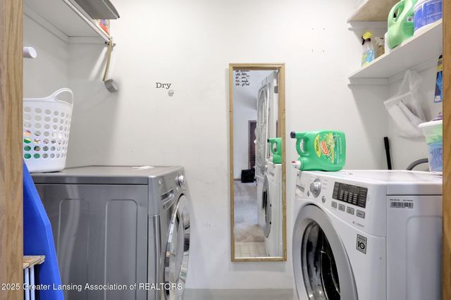 2816 Memory Lane, Lansing, MI 48911