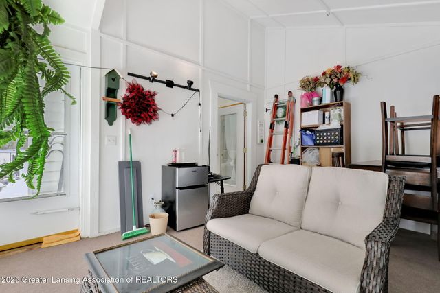 2816 Memory Lane, Lansing, MI 48911