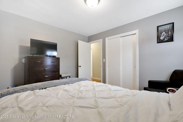 2816 Memory Lane, Lansing, MI 48911