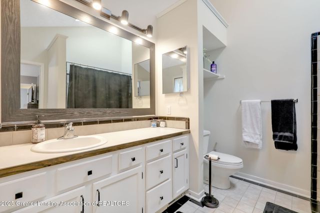 2816 Memory Lane, Lansing, MI 48911