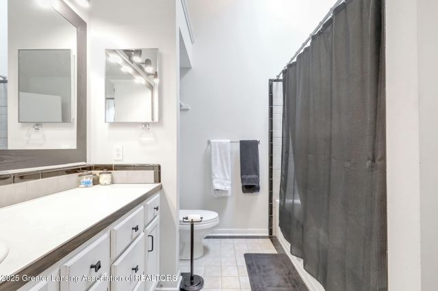 2816 Memory Lane, Lansing, MI 48911