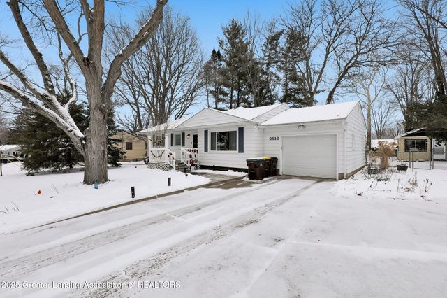 2816 Memory Lane, Lansing, MI 48911