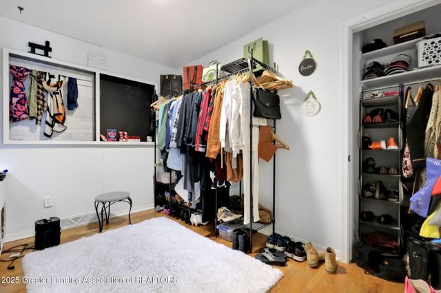 2816 Memory Lane, Lansing, MI 48911