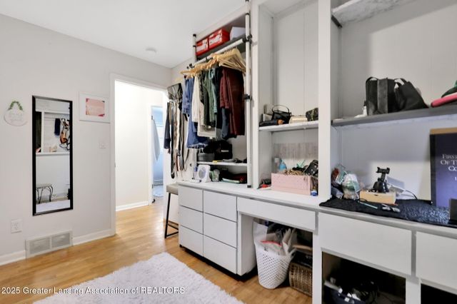 2816 Memory Lane, Lansing, MI 48911