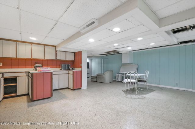 2816 Memory Lane, Lansing, MI 48911