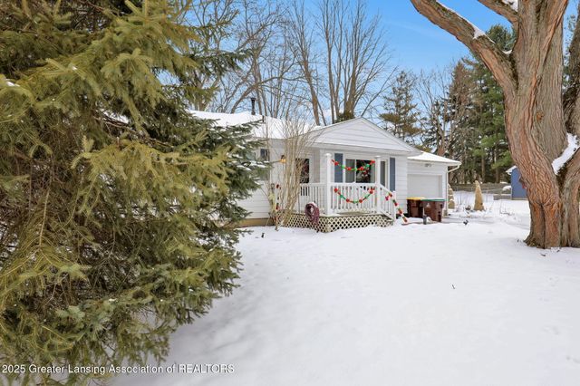 2816 Memory Lane, Lansing, MI 48911