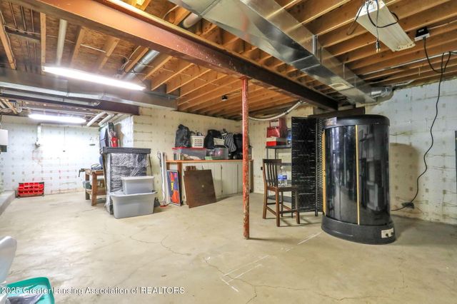 2816 Memory Lane, Lansing, MI 48911