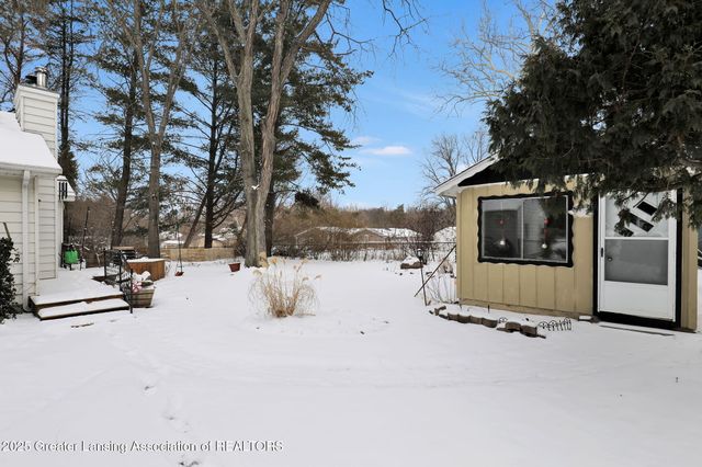 2816 Memory Lane, Lansing, MI 48911