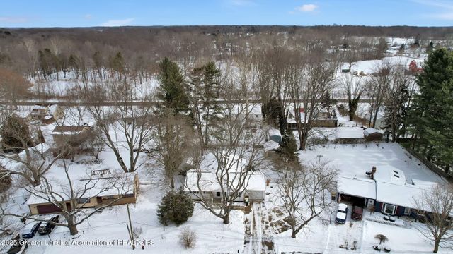 2816 Memory Lane, Lansing, MI 48911