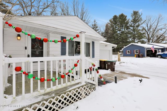 2816 Memory Lane, Lansing, MI 48911