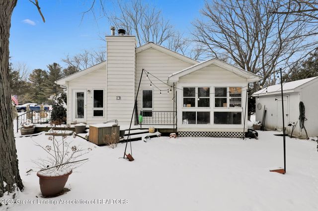 2816 Memory Lane, Lansing, MI 48911