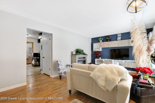 2816 Memory Lane, Lansing, MI 48911