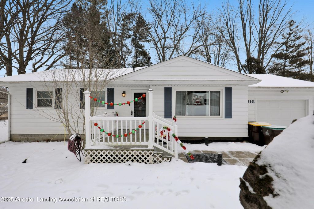 2816 Memory Lane, Lansing, MI 48911