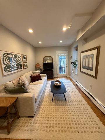 29 Myrtle Street B, Boston, MA 02114