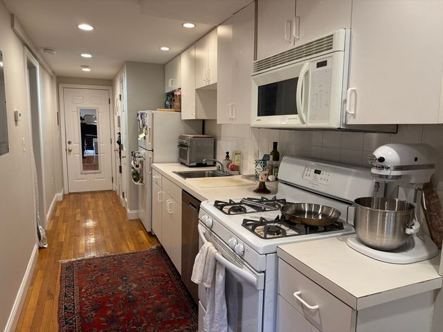 29 Myrtle Street B, Boston, MA 02114