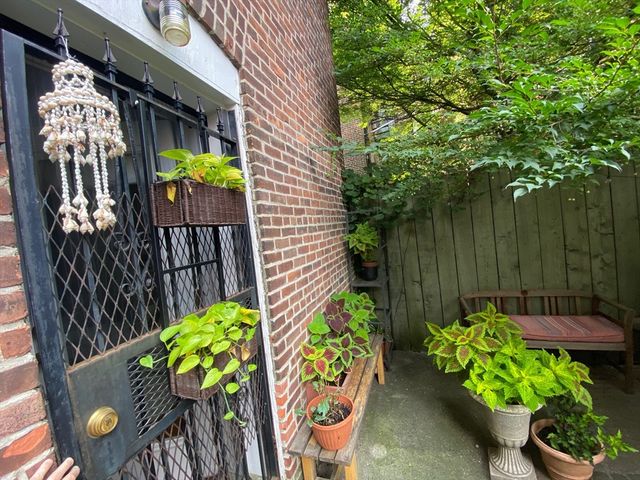 29 Myrtle Street B, Boston, MA 02114