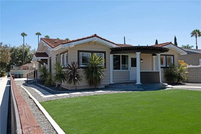 1104 W Palm Avenue, Orange, CA 92868