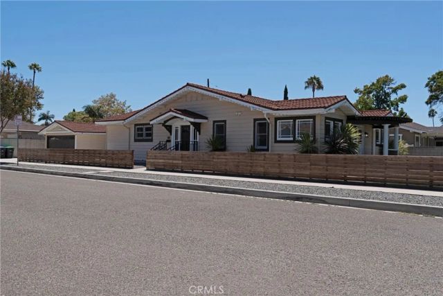 1104 W Palm Avenue, Orange, CA 92868